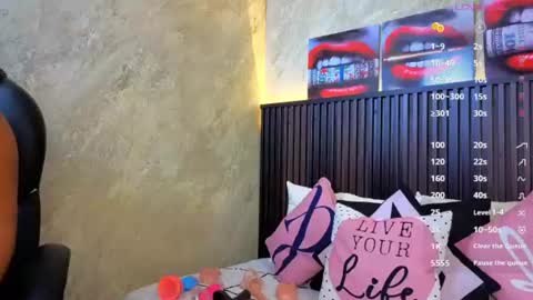 Snapshot of tanisha__lux chatting on June 13, 12:41 am Tanisha online show from June 13, 12:41 am