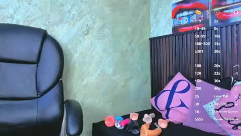 Snapshot of tanisha__lux chatting on June 14, 2:24 am Tanisha online show from June 14, 2:24 am