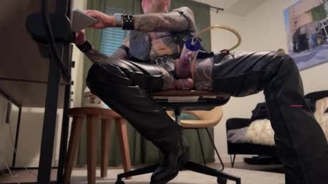 Tank Guy online show from December 7, 7:21 pm