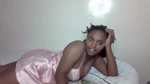 Snapshot of tannia004 chatting on December 4, 4:32 am tania online show from December 4, 4:32 am