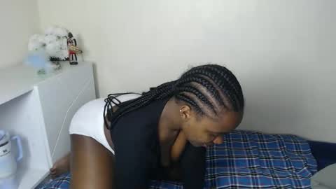 Snapshot of tannia004 chatting on October 24, 2:08 am tania online show from October 24, 2:08 am