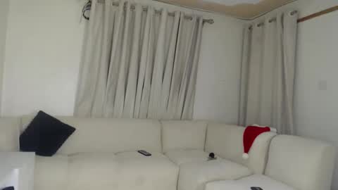 Snapshot of tannia004 chatting on December 15, 11:09 pm tania online show from December 15, 11:09 pm