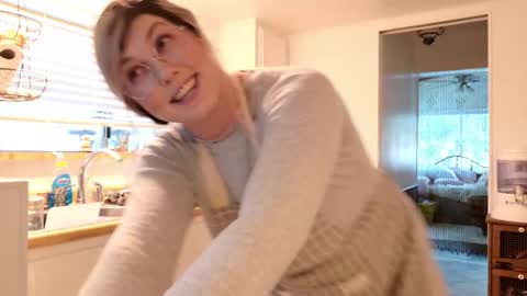 Snapshot of tantric_eden_ chatting on October 30, 10:10 pm Lilith Eden sometimes Eve online show from October 30, 10:10 pm