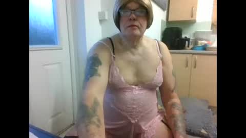 Snapshot of tanya_sissie_somerset chatting on February 6, 7:35 am tanya_sissie_somerset online show from February 6, 7:35 am