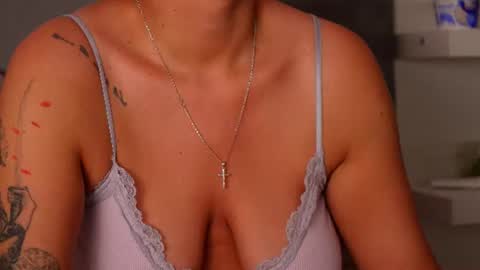 Snapshot of tanyakrosss chatting on July 21, 4:48 am Tania online show from July 21, 4:48 am