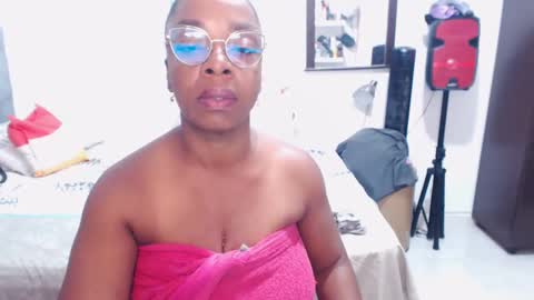 TANYTHOTTxx online show from March 6, 7:10 pm