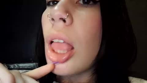 Snapshot of tara_joi chatting on December 11, 12:44 am Tara online show from December 11, 12:44 am