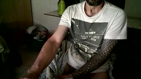 Snapshot of tarado_skype_cam chatting on December 22, 5:26 am tarado_skype_cam online show from December 22, 5:26 am