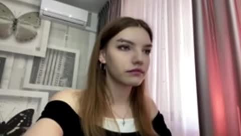 Mia online show from March 8, 9:13 am