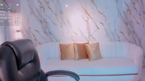 Snapshot of taralawrence chatting on February 12, 4:33 am Tara Lawrence online show from February 12, 4:33 am