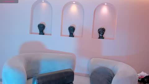 Snapshot of taralawrence chatting on October 19, 3:29 am Tara Lawrence online show from October 19, 3:29 am