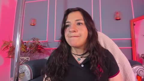 Snapshot of tarataylorr chatting on October 23, 2:33 am Tara online show from October 23, 2:33 am