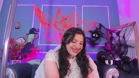 Snapshot of tarataylorr chatting on October 26, 2:28 am Tara online show from October 26, 2:28 am