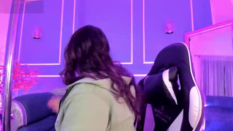 Snapshot of tarataylorr chatting on November 23, 2:22 am Tara online show from November 23, 2:22 am