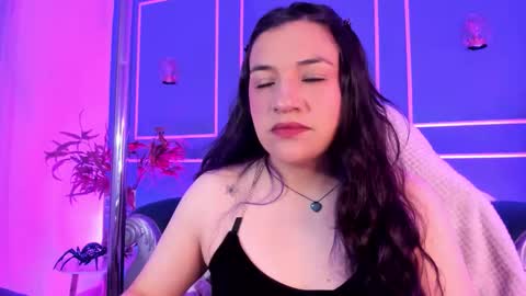 Snapshot of tarataylorr chatting on December 14, 2:17 am Tara online show from December 14, 2:17 am