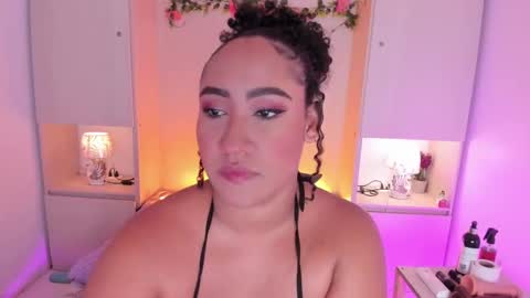 Snapshot of tarawiilson_ chatting on September 13, 4:12 am T A R A online show from September 13, 4:12 am