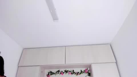 Snapshot of tarawiilson_ chatting on September 14, 4:11 am T A R A online show from September 14, 4:11 am