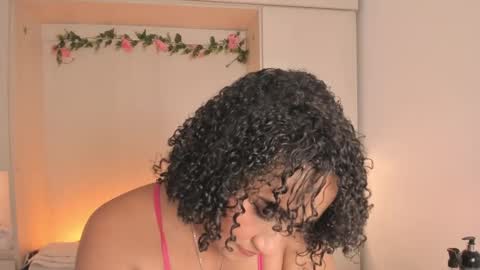 Snapshot of tarawiilson_ chatting on September 30, 4:39 am T A R A online show from September 30, 4:39 am