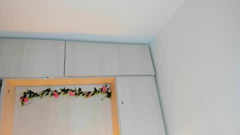 Snapshot of tarawiilson_ chatting on October 9, 4:10 am T A R A online show from October 9, 4:10 am