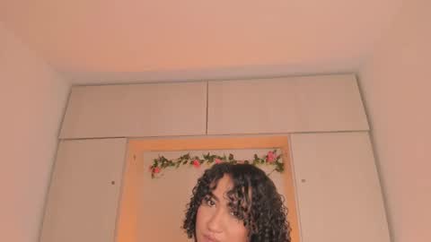 Snapshot of tarawiilson_ chatting on October 10, 4:22 am T A R A online show from October 10, 4:22 am