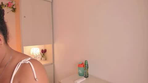 Snapshot of tarawiilson_ chatting on October 12, 4:11 am T A R A online show from October 12, 4:11 am