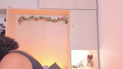 Snapshot of tarawiilson_ chatting on October 18, 4:15 am T A R A online show from October 18, 4:15 am