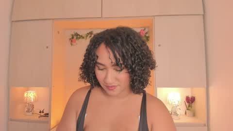 Snapshot of tarawiilson_ chatting on October 22, 4:24 am T A R A online show from October 22, 4:24 am