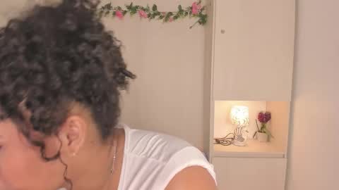 Snapshot of tarawiilson_ chatting on October 25, 4:31 am T A R A online show from October 25, 4:31 am