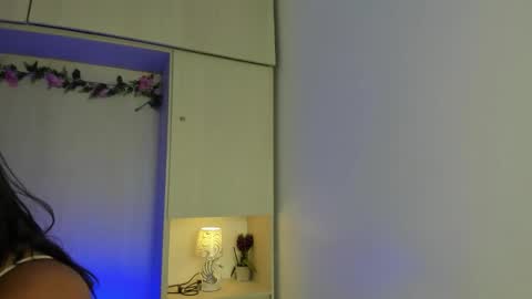 Snapshot of tarawiilson_ chatting on October 29, 4:15 am T A R A online show from October 29, 4:15 am