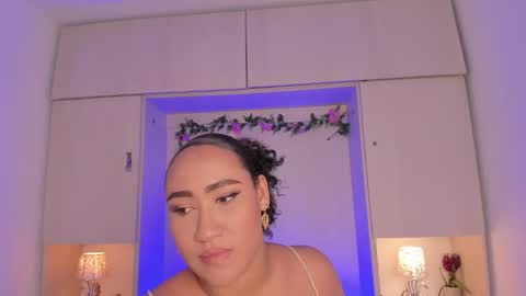 Snapshot of tarawiilson_ chatting on November 5, 4:12 am T A R A online show from November 5, 4:12 am