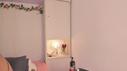 Snapshot of tarawiilson_ chatting on November 15, 8:16 pm T A R A online show from November 15, 8:16 pm