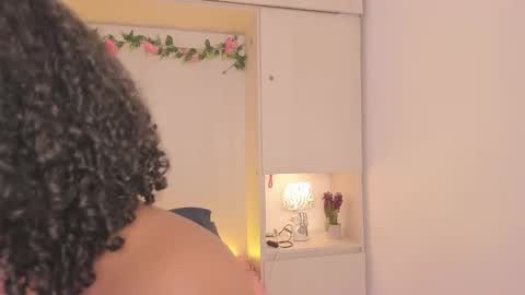 Snapshot of tarawiilson_ chatting on November 30, 4:27 am T A R A online show from November 30, 4:27 am