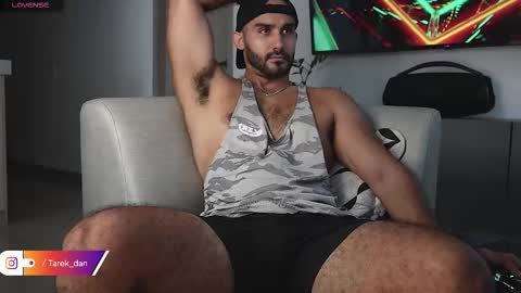 Snapshot of tarek_dan chatting on December 1, 3:06 pm Tarek online show from December 1, 3:06 pm