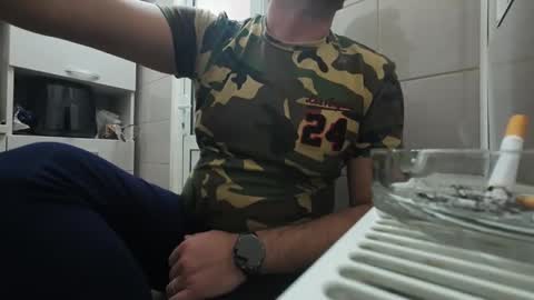 Snapshot of tarkan198 chatting on February 3, 4:31 pm tarkan198 online show from February 3, 4:31 pm