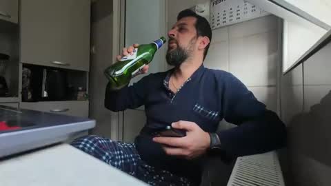 Snapshot of tarkan198 chatting on February 6, 11:10 am tarkan198 online show from February 6, 11:10 am