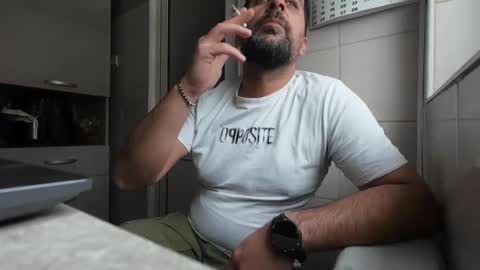 Snapshot of tarkan198 chatting on February 18, 11:33 am tarkan198 online show from February 18, 11:33 am