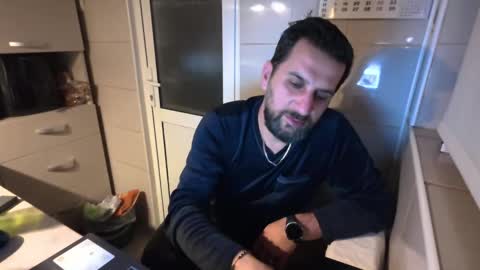 Snapshot of tarkan198 chatting on March 3, 7:17 pm tarkan198 online show from March 3, 7:17 pm