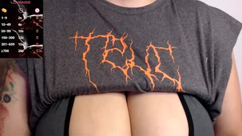 Snapshot of tarrant_ chatting on November 19, 11:27 pm tarrant_ online show from November 19, 11:27 pm