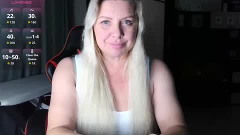 Snapshot of tasha__moon chatting on October 26, 3:29 pm Tasha Moon online show from October 26, 3:29 pm