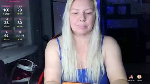 Snapshot of tasha__moon chatting on December 3, 6:28 pm Tasha Moon online show from December 3, 6:28 pm