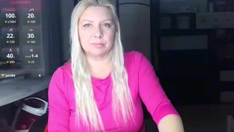 Snapshot of tasha__moon chatting on December 4, 6:27 pm Tasha Moon online show from December 4, 6:27 pm