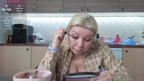 Snapshot of tasha__moon chatting on February 17, 8:00 am Tasha Moon online show from February 17, 8:00 am
