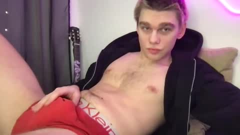 Snapshot of tasteithorny chatting on March 4, 4:49 am tasteithorny online show from March 4, 4:49 am