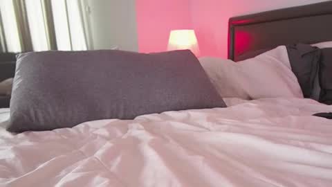 RHEA  pronanciation like Reya   online show from November 7, 9:31 am