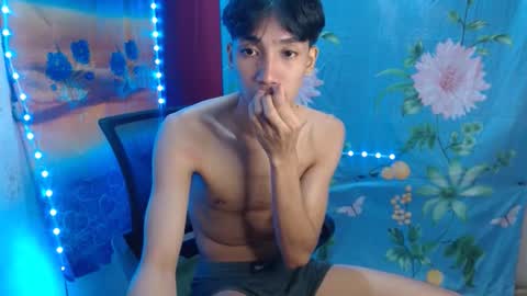 Snapshot of tastylicious_kim chatting on January 3, 2:19 pm Ask me online show from January 3, 2:19 pm