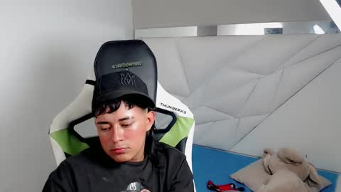 T A T A N online show from December 5, 5:38 am