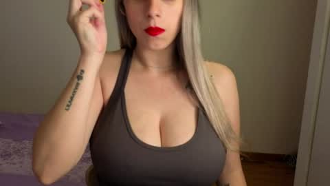 Snapshot of tateisblonde chatting on July 6, 1:08 pm tateisblonde online show from July 6, 1:08 pm