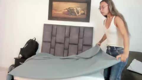Snapshot of tatiana_valencia chatting on May 25, 12:00 pm Tati online show from May 25, 12:00 pm