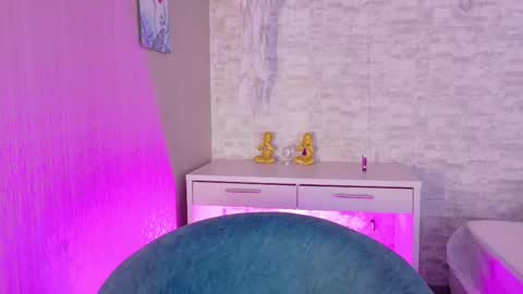 Snapshot of tatii_moon chatting on November 22, 5:17 am Tati online show from November 22, 5:17 am