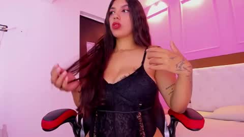 Snapshot of tatilarson chatting on February 27, 1:17 pm TATI online show from February 27, 1:17 pm